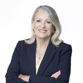 Portrait of Vicki Arthur, REALTOR®.